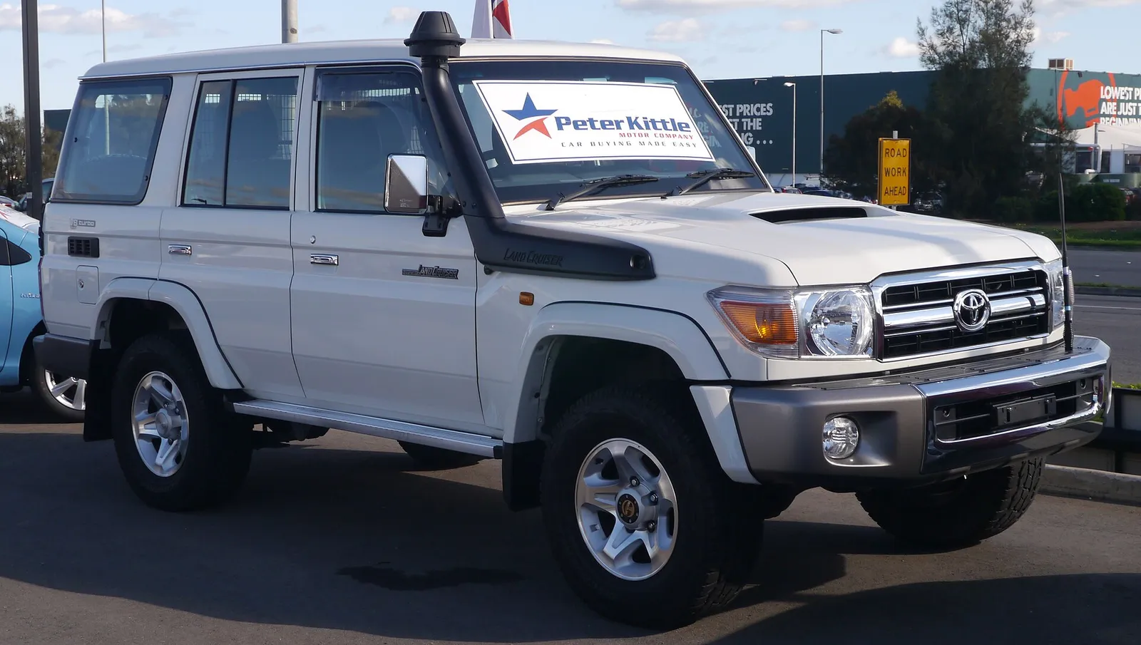 2015 Toyota LandCruiser 76 GXL wagon with a snorkel, front three-quarter view